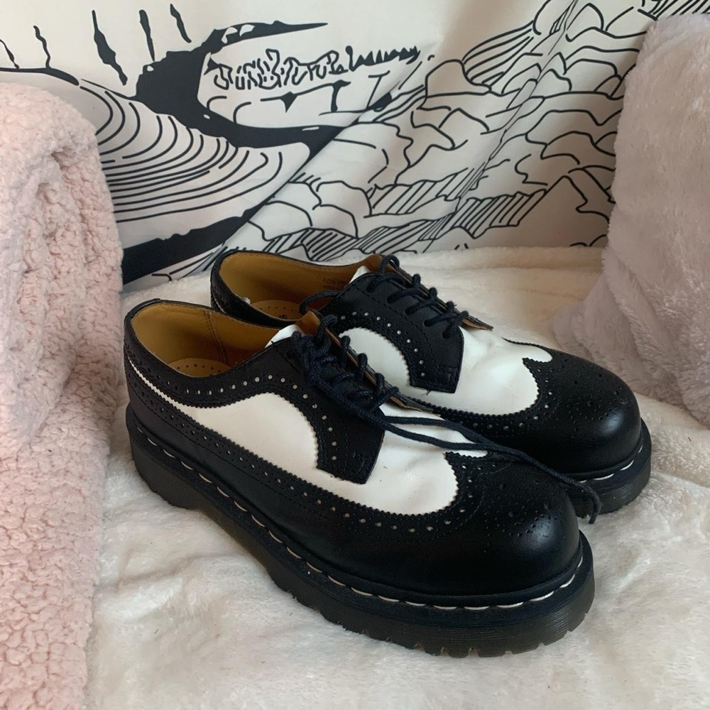 Doc Martens- 3989 Bex Smooth Leather Brogue Shoes
